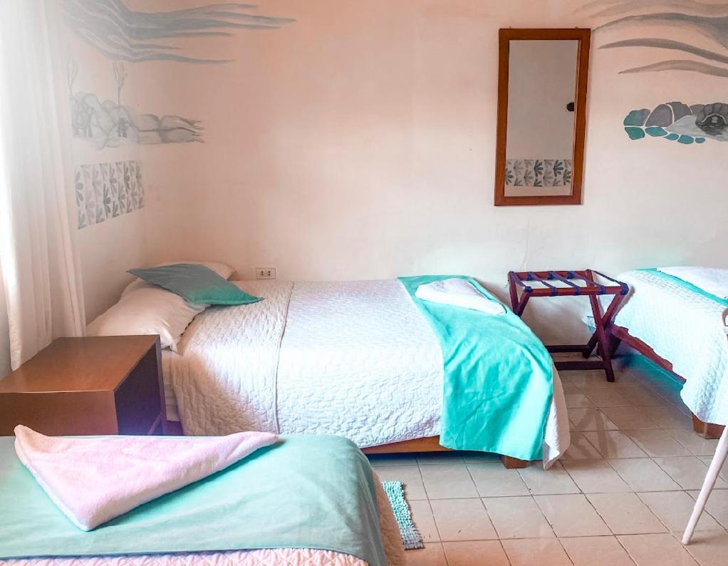 Hotel Coral Blanco With High Speed Internet Starlink And Galapagos Tour Operator Пуэрто-Вильямиль Экстерьер фото
